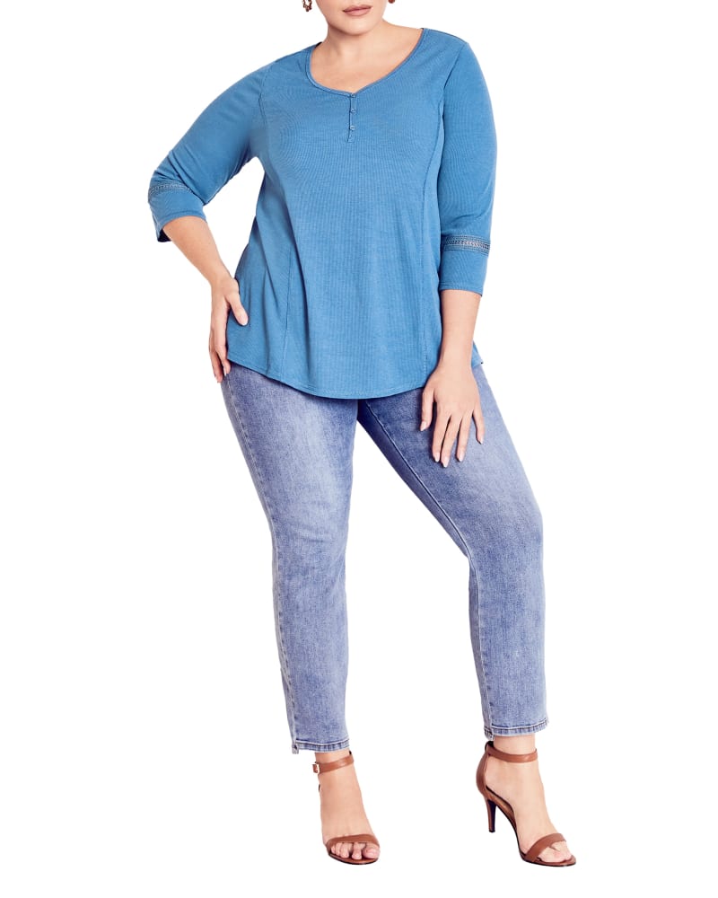 Front of a model wearing a size 20 TOP RIB HENLEY in Steel by avenue. | dia_product_style_image_id:300318